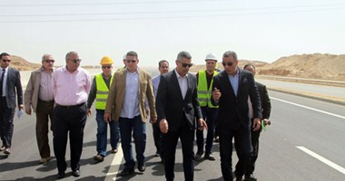 وزير النقل: انتهاء تطوير طريق السخنة - السويس مايو المقبل