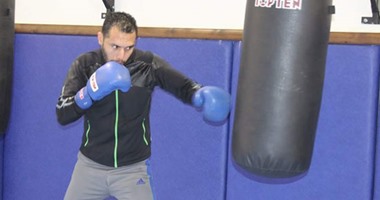 بطل الملاكمة يتمسك بقرار الاعتزال بعد العودة من أذربيجان