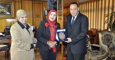 جامعة قناة السويس تكرم الدكتورة جميلة نصر أستاذ القلب والأوعية الدموية