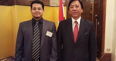 سفير اليابان يكرم باحث بالجامعة الألمانية بالقاهرة