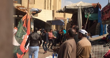 حى حلوان يطارد الباعة الجائلين بمحيط سوق توشكى ويصادر المضبوطات