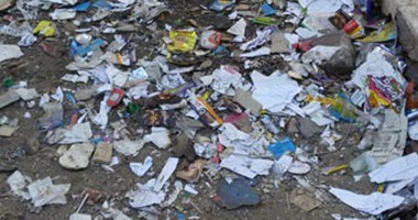 صحافة المواطن.. انتشار المخلفات والقمامة بفناء مدرسة ابتدائية بالشرقية