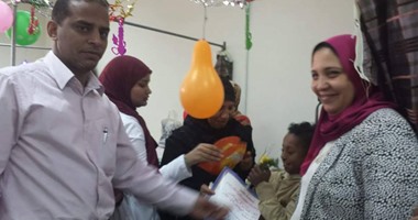 تكريم أمهات الأطفال المرضى بمستشفى الأقصر العام بمناسبة عيد الأم