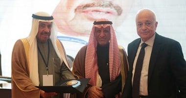  "الألكسو" تكرم عبدالعزيز سعود البابطين سفيرا للنوايا الحسنة
