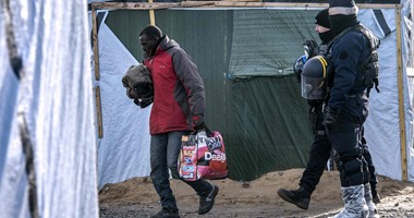 إصابة اثنين من المهاجرين بجروح خلال عراك بمخيم فى فرنسا
