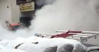 بالفيديو.. صحافة المواطن.. تصاعد أدخنة كثيفة لاشتعال نيران فى سيارة بـالبحيرة