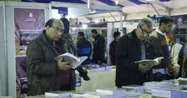 بالصور.. إقبال متوسط على  معرض إسكندرية للكتاب فى يومه الخامس