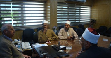 محافظ أسوان يستقبل قافلة دعوية من مجمع البحوث الإسلامية