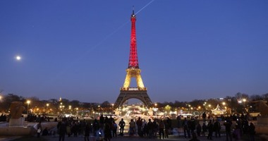 "باريس من السماء".. برج إيفل يوفر تجربة للباحثين عن الإثارة.. فيديو