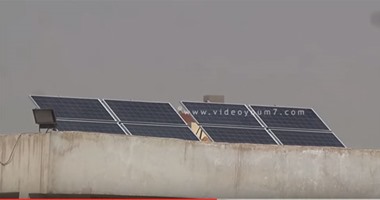 بالفيديو  ..”تجربة رائعة .. بجهود أولياء الأمور” .. مدرسة تعمل بالطاقة الشمسية فى حلوان