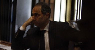 بالصور.. وصول جمال وعلاء مبارك لحضور جلسة محاكمتهما فى قضية "التلاعب بالبورصة"