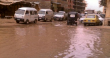 توقف حركة المرور بسبب كسر بماسورة مياه فى شارع السودان بالجيزة