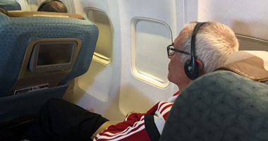 كوبر يشاهد فيلم "روكى" على طائرة المنتخب إلى نيجيريا