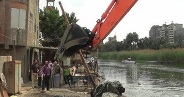 بالصور.. "أمن الجيزة" تشن حملة لإزالة تعديات على أراض زراعية ونهر النيل