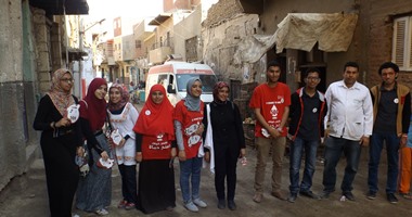 بالصور..200 شخص يتبرعون بالدم فى حملة الاتحاد المصرى لطلاب صيدلة بنى سويف