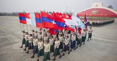 بالصور..الجيش فى ميانمار يتعهد بالتعاون مع القادة المدنيين فى عيد القوات المسلحة