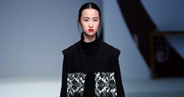 مصمم الأزياء "Lian Huiqing" يتألق فى أسبوع الموضة بالصين