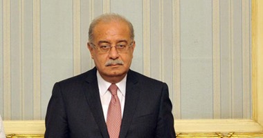 شريف إسماعيل يتابع مع أعضاء حكومته تنفيذ مشروعات برنامج الحكومة