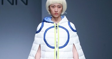 الأبيض يسيطر على عرض أزياء "Li Shaowen" فى أسبوع الموضة بالصين