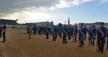 بالصور.. طلاب المحلة الثانوية يقدمون عروضا عسكرية فى استقبال وزير التعليم