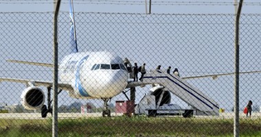 الرئيس القبرصى: لا توجد دوافع إرهابية وراء خطف الطائرة المصرية" تحديث"