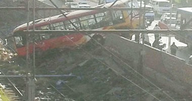 صحافة المواطن:قارئ يشارك بصور لحادث تصادم أتوبيس بسور الترام فى الدمرداش