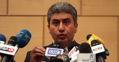 وزير الطيران: أجهزة البصمة تصل خلال 10 أسابيع لمبنى "2" بمطار القاهرة