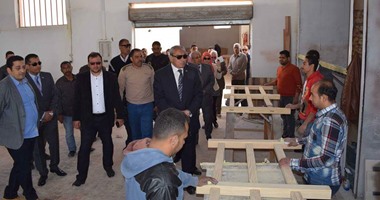 محافظ المنيا يفتتح مصنعاً للأثاث الخشبى وملعب مفتوح ضمن احتفالات العيد القومى