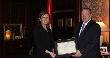 وزيرة التعاون الدولى تلتقى سفير كندا لبحث سبل تعزيز العلاقات بين البلدين