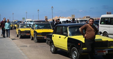 سائقو التاكسى بالإسكندرية ينهون إضرابهم بعد التفاوض مع الأمن