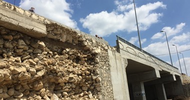 مدير أمن الغربية يعاين جدار كوبرى "المحلة - كفر الشيخ" بعد انهياره جزئيًا
