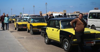 إضراب سائقى تاكسى الإسكندرية احتجاجاً على التاكسى الإلكترونى