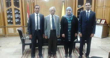 محافظ شمال سيناء يلتقى شبابا حاصلين على دورات إعداد القيادات التنفيذية
