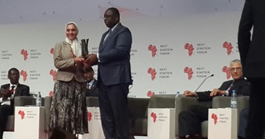 رئيس السنغال يكرم استاذة بهندسة عين شمس ضمن أفضل 15 عالما إفريقيا