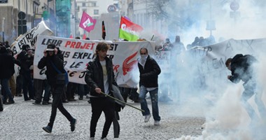 اشتباكات بين الشرطة الفرنسية ومحتجين على مشروع إصلاح قانون العمل