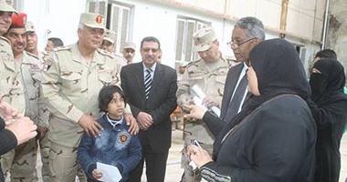 بالصور.. قائد المنطقة الشمالية العسكرية يتفقد مدارس المكفوفين بالإسكندرية