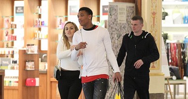 أخبار مانشستر يونايتد اليوم.. مارسيال يحتفل بعيد ميلاد زوجته بـ"بذخ" برحلة تسوق