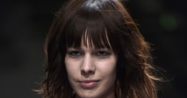 المصمم الألمانى "لوتز هيولى" يتألق فى عرض أزياء شتوى أنيق