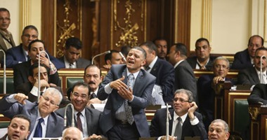 رئيس البرلمان يداعب عضو تكتل 25-30 : مبروك انضمامك لـ"دعم مصر"- تحديث