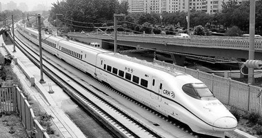 الصين تنتج جيلا جديدا من القطارات الخفيفة بألياف الكربون