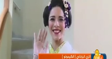 بالفيديو.. أسماء مصطفى ترتدى الزى اليابانى "كيمونو" فى جولة باليابان