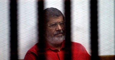 النيابة تطلب إعادة سؤال شاهد.. و"مرسى" يستفسر عن كلمة بالطلب