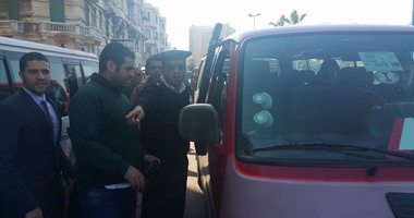 بالصور.. ازدحام بوسط الإسكندرية بسبب إضراب سائقى النقل العام 