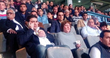 بالفيديو.. زوجة ماكليش تؤازر الزمالك أمام المقاولون