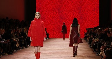 "الأحمر" يسيطر على مجموعة دار  "أكريس" فى أسبوع الملابس الجاهزة بباريس