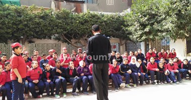 بالصور.. مرور القاهرة يعقد ندوات توعية لطلبة المدارس