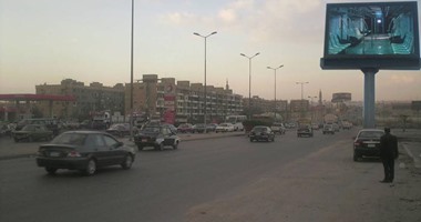 كثافات مرورية بطريق الأوتوستراد المتجه من المعادى لمدينة نصر