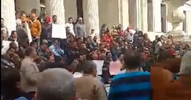 صحافة المواطن: قارئ يشارك بفيديو لمظاهرة موظفى المصرية للاتصالات برمسيس