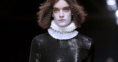 الأسود يتصدر أحدث مجموعات المصممة البلجيكية veronique بعرض أزياء بباريس