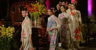 التراث يعانق أحدث خطوط الموضة فى عرض أزياء بفيتنام